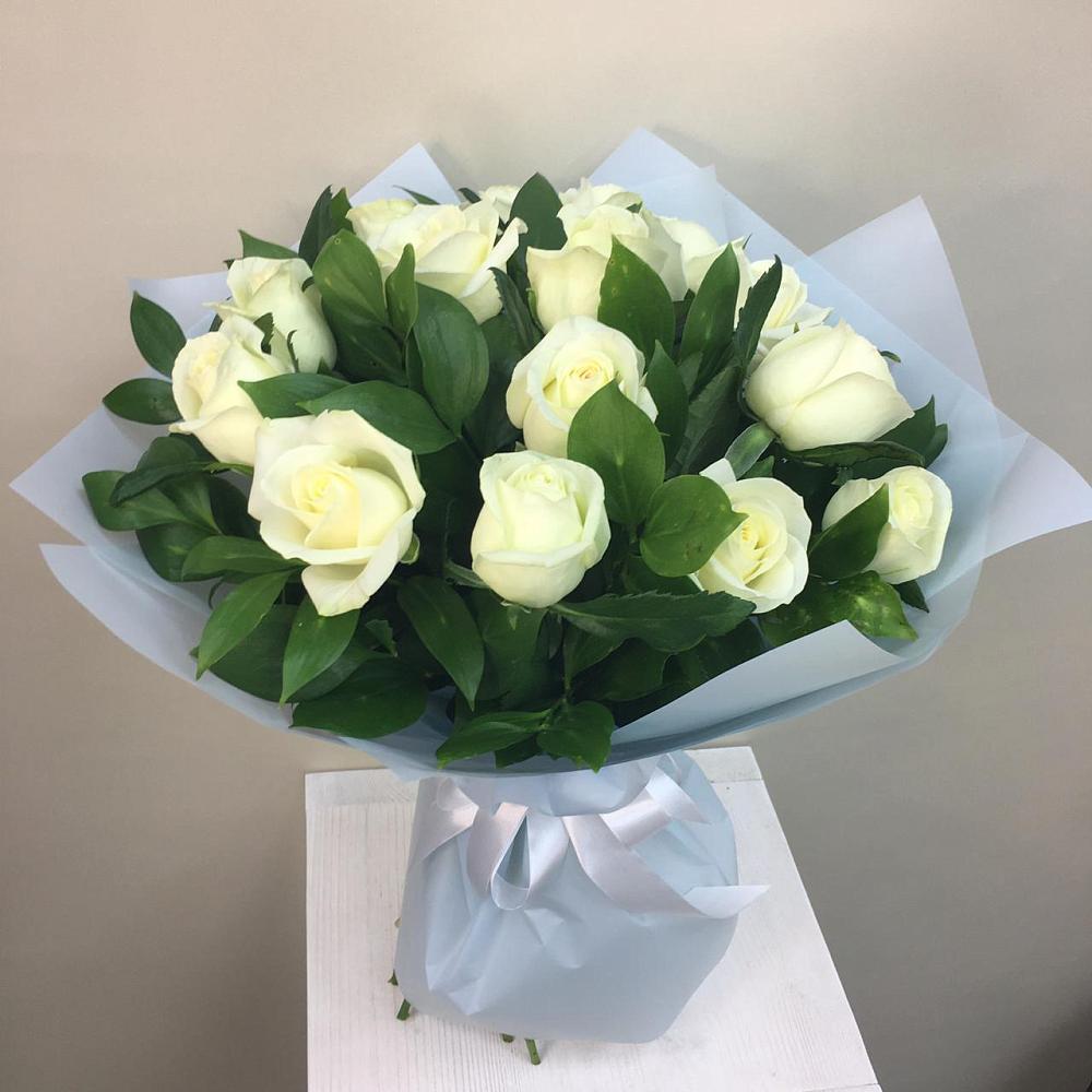 Букет 15 Белых роз Проуд в Калтасы