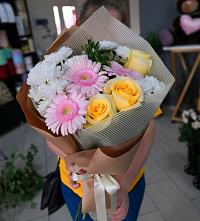 Букет цветов из:  Герберы, Розы и Хризантемы в Калтасы