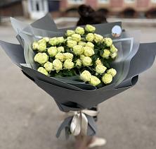 Букет Белые кустовые розы Солинеро в Калтасы