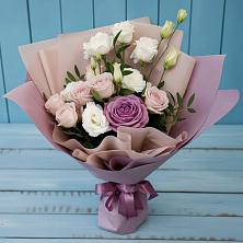 Букет цветов из:  Розы и Лизиантусы в Калтасы