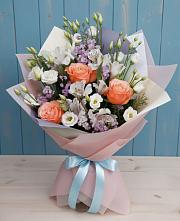 Букет цветов из:  Лизиантусы, Розы, Альстромерии и Гипсофила в Калтасы