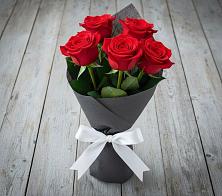 Букет 5 Красных роз Эдлесс Лав в Калтасы