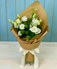 Букет цветов из:  Хризантемы и Лизиантусы в Калтасы