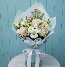 Букет цветов из:  Розы и Лизиантусы в Калтасы