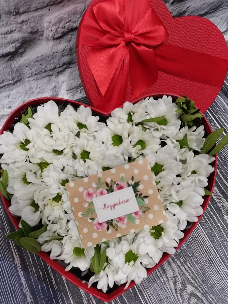 Цветочная композиция из Хризантемы в виде сердца в Калтасы