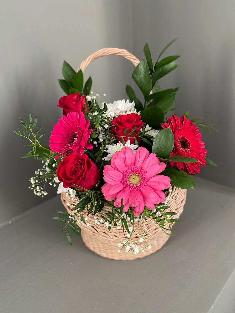 Цветочная композиция из Розы, Хризантемы и Герберы в корзине в Калтасы