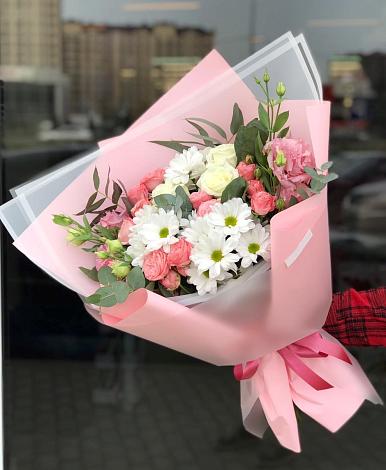 Букет цветов из: Розы, Лизиантусы и Хризантемы в Калтасы